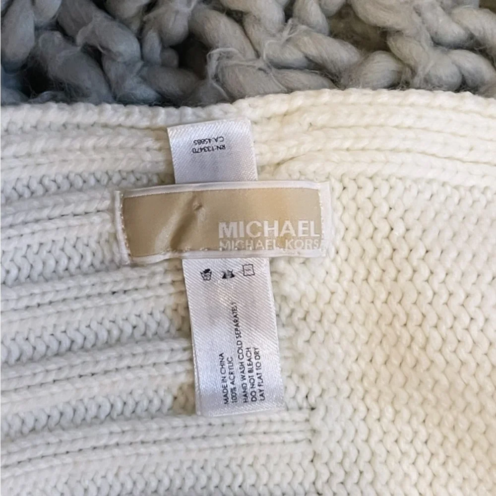 MICHAEL KORS WHITE SCARF